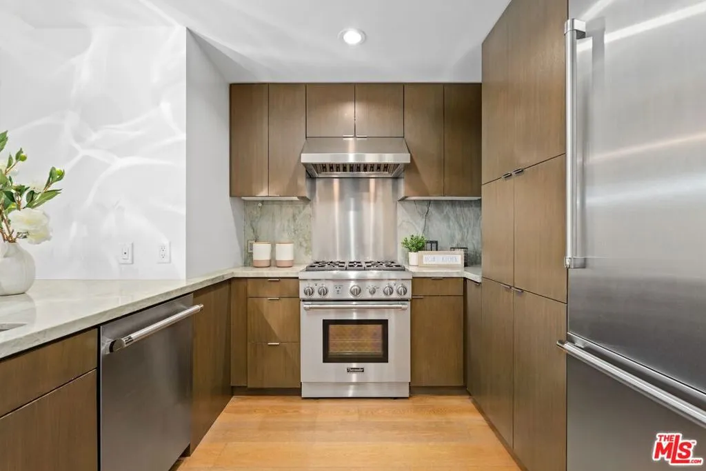 1705 Ocean Avenue 206, Santa Monica, California 90401 home-pic-8