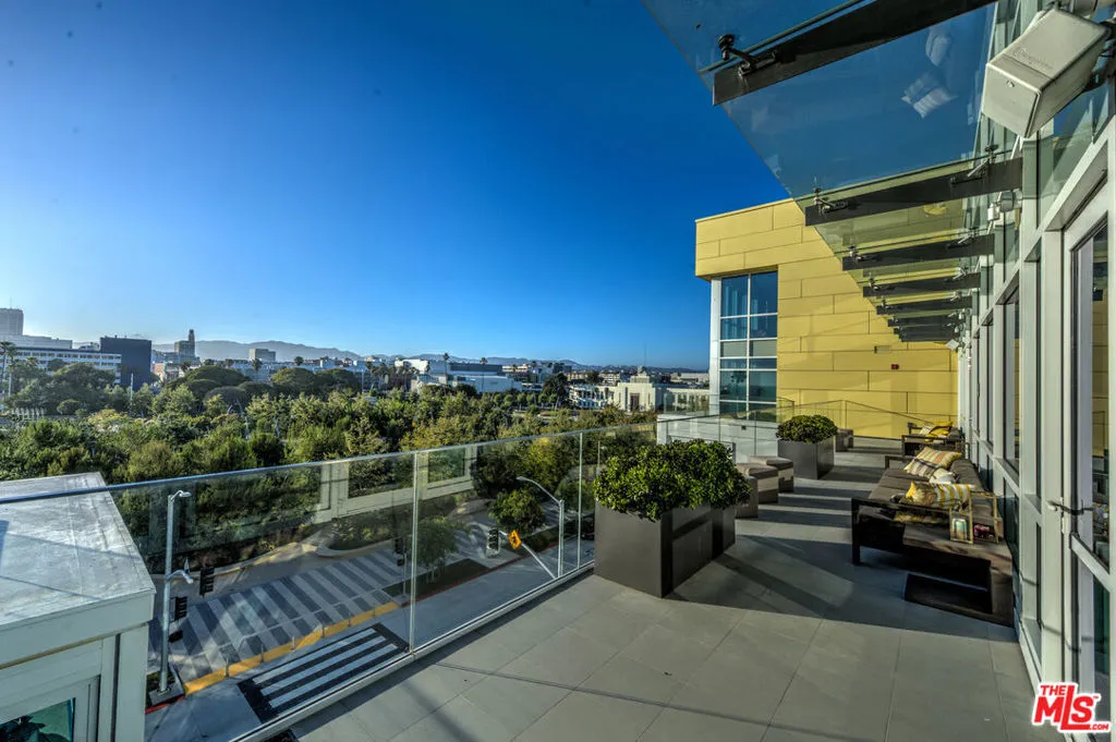 1705 Ocean Avenue 206, Santa Monica, California 90401 home-pic-24