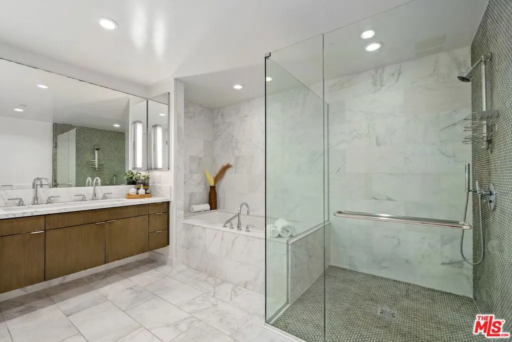 1705 Ocean Avenue 206, Santa Monica, California 90401 home-pic-17