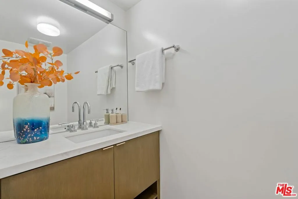 1705 Ocean Avenue 206, Santa Monica, California 90401 home-pic-13