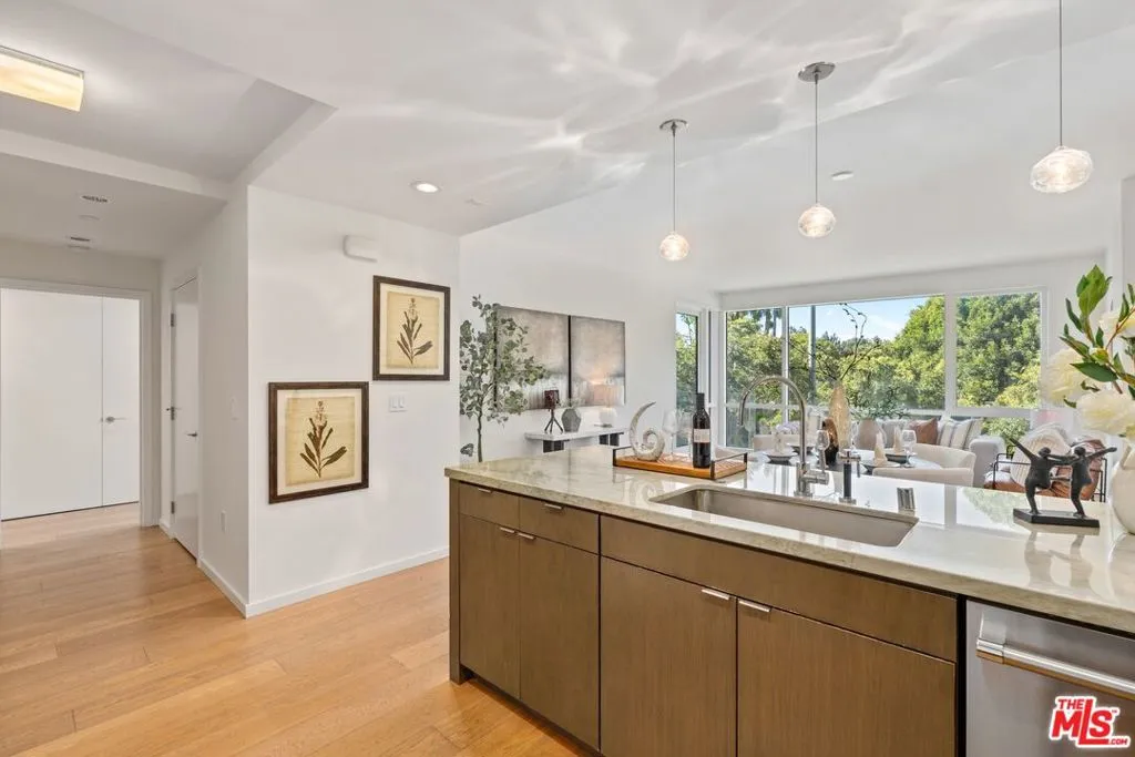 1705 Ocean Avenue 206, Santa Monica, California 90401 home-pic-9