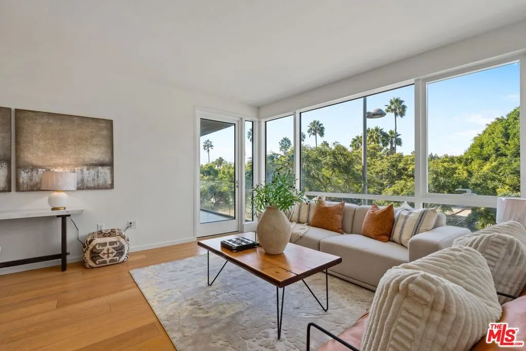 1705 Ocean Avenue 206, Santa Monica, California 90401 home-pic-1