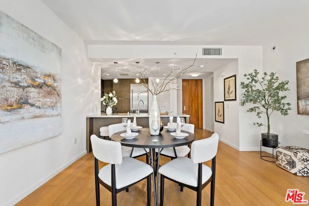 1705 Ocean Avenue 206, Santa Monica, California 90401 home-pic-2