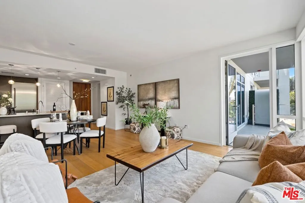 1705 Ocean Avenue 206, Santa Monica, California 90401 home-pic-3