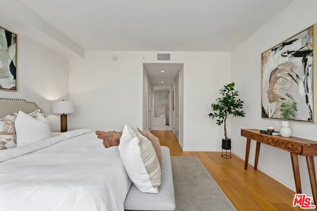 1705 Ocean Avenue 206, Santa Monica, California 90401 home-pic-16