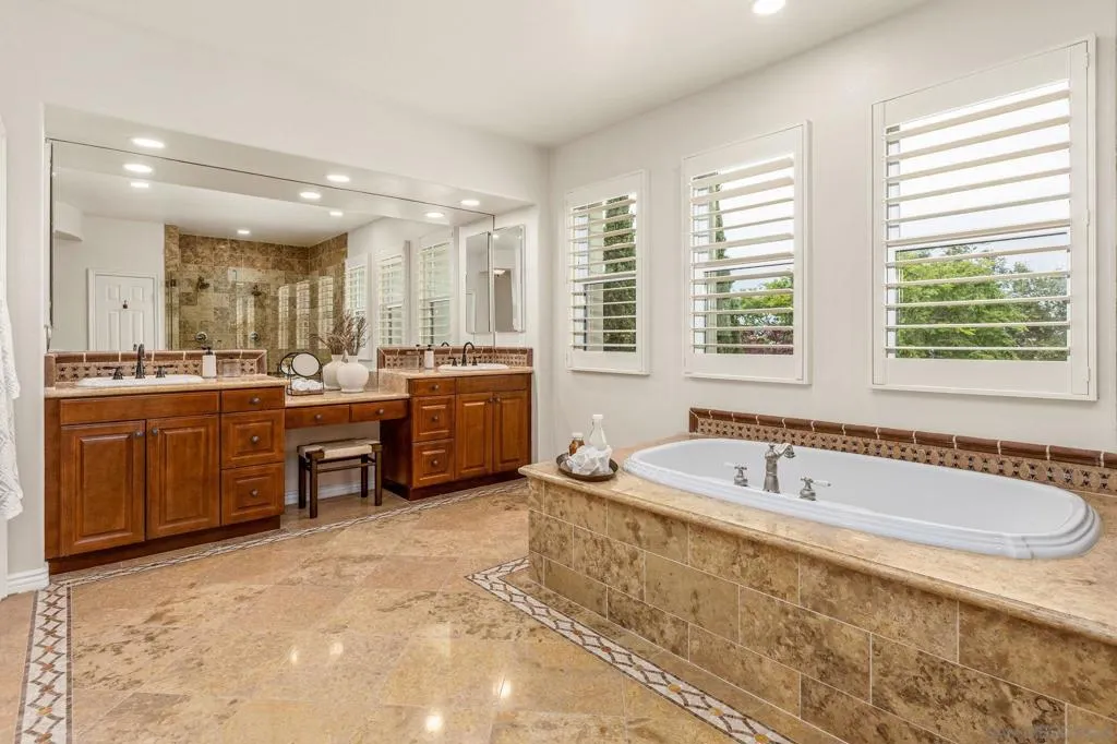 5582 Valerio Trl, San Diego, California 92130 home-pic-26
