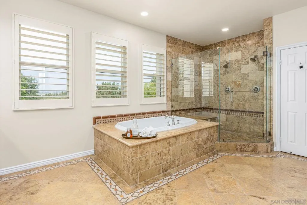 5582 Valerio Trl, San Diego, California 92130 home-pic-28