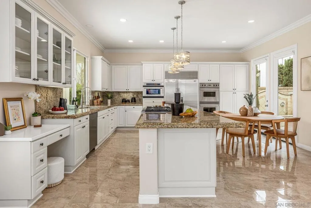 5582 Valerio Trl, San Diego, California 92130 home-pic-10