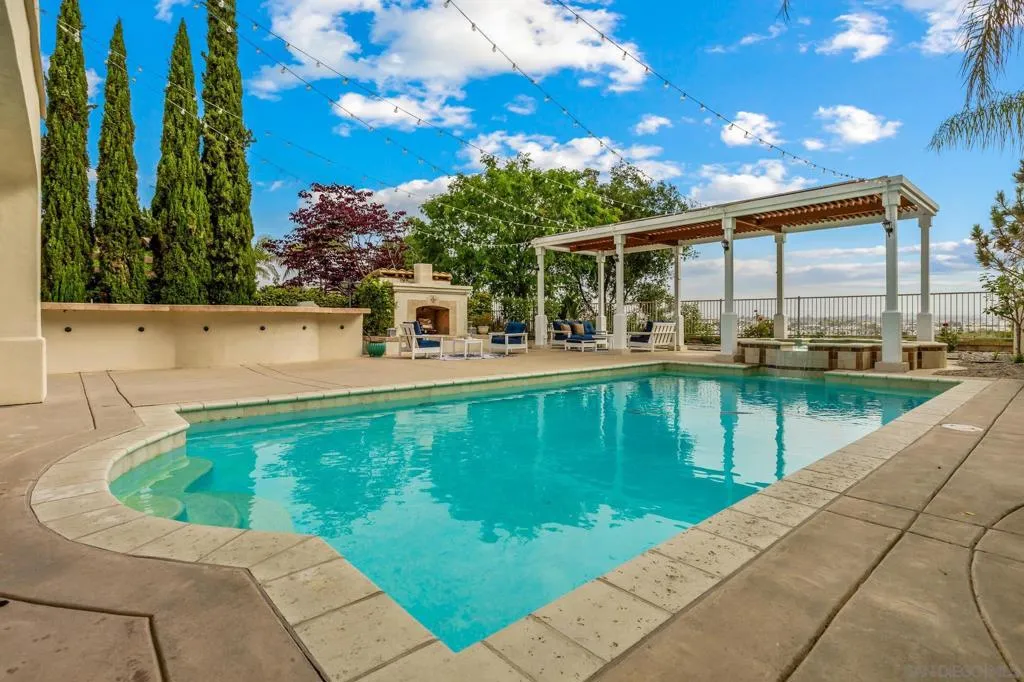 5582 Valerio Trl, San Diego, California 92130 home-pic-38