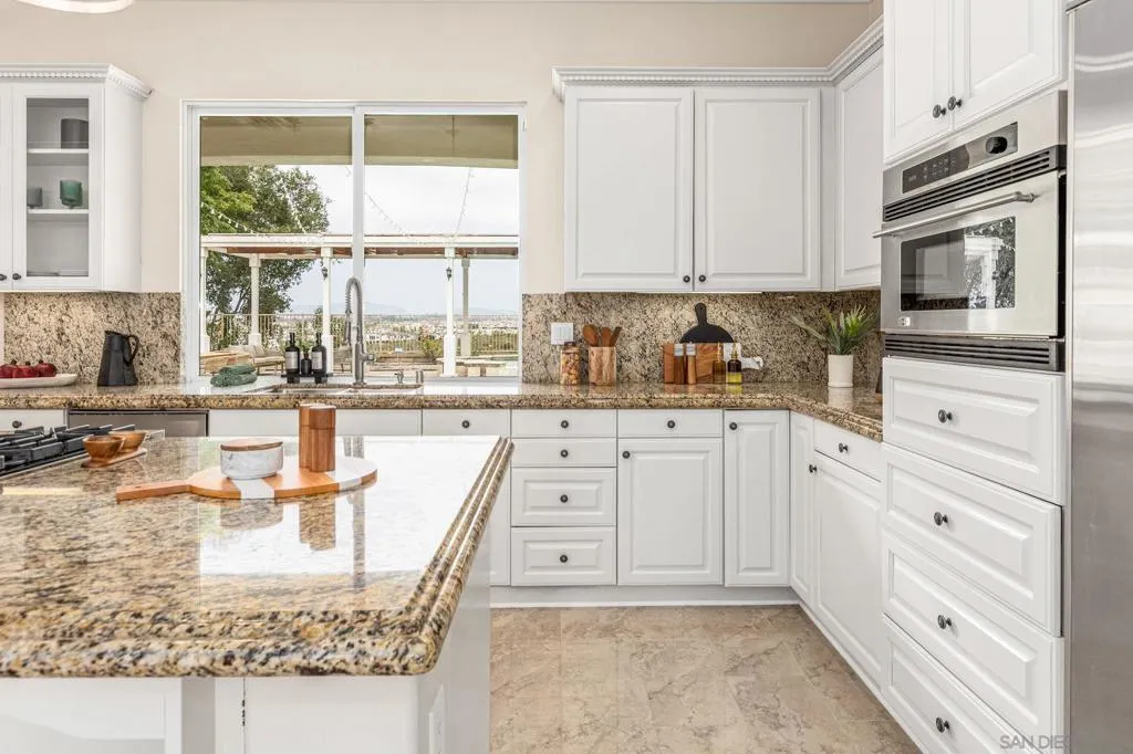 5582 Valerio Trl, San Diego, California 92130 home-pic-11