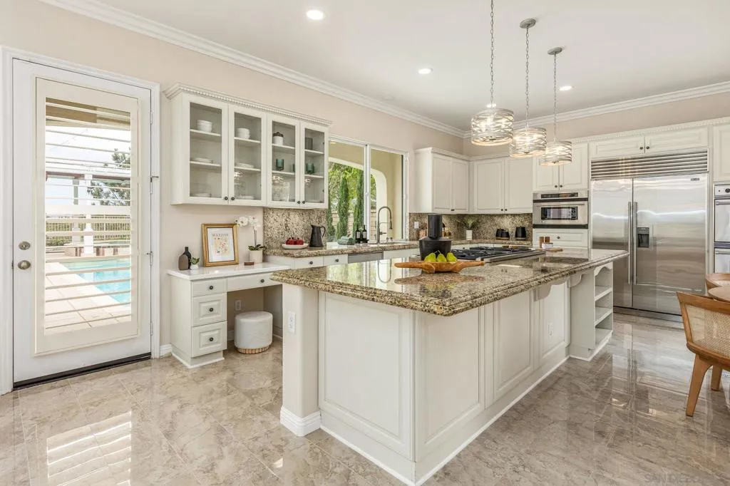 5582 Valerio Trl, San Diego, California 92130 home-pic-12