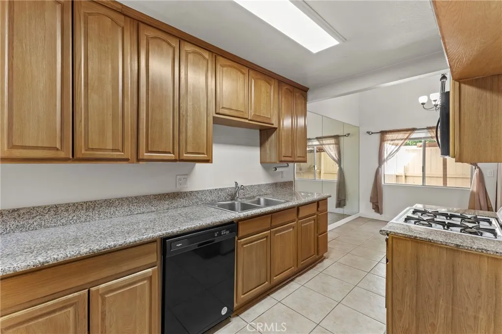 1457 Fredericks Lane, Upland, California 91786 home-pic-9
