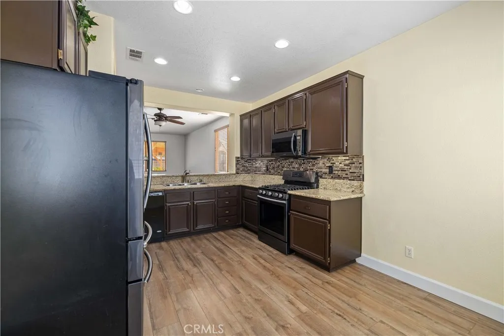 44328 47th Street W, Lancaster, California 93536 home-pic-8