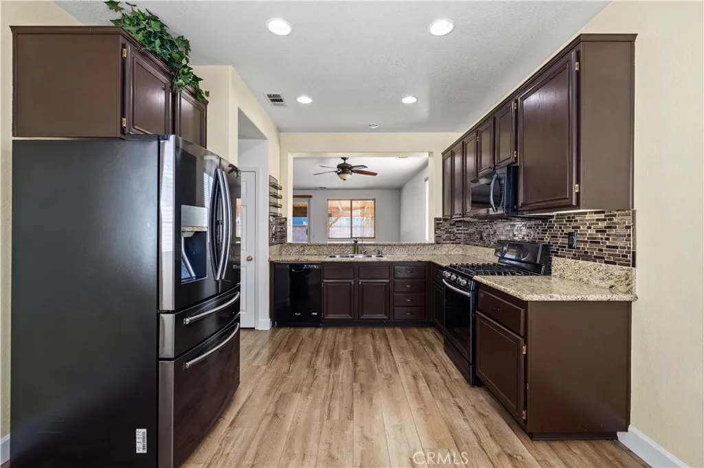44328 47th Street W, Lancaster, California 93536 home-pic-7