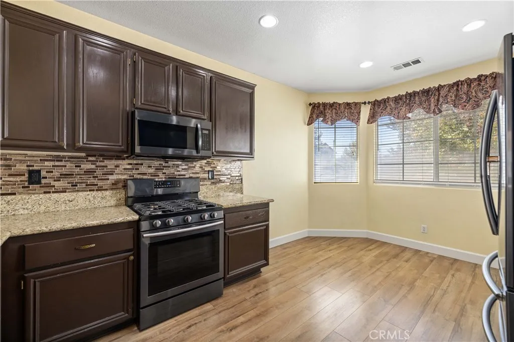 44328 47th Street W, Lancaster, California 93536 home-pic-4