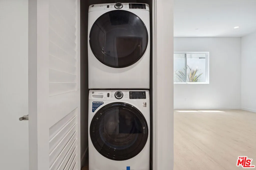 Laundry Closet- Washer & Dryer