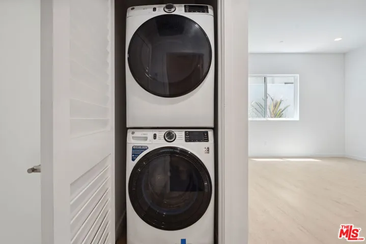 Laundry Closet- Washer & Dryer