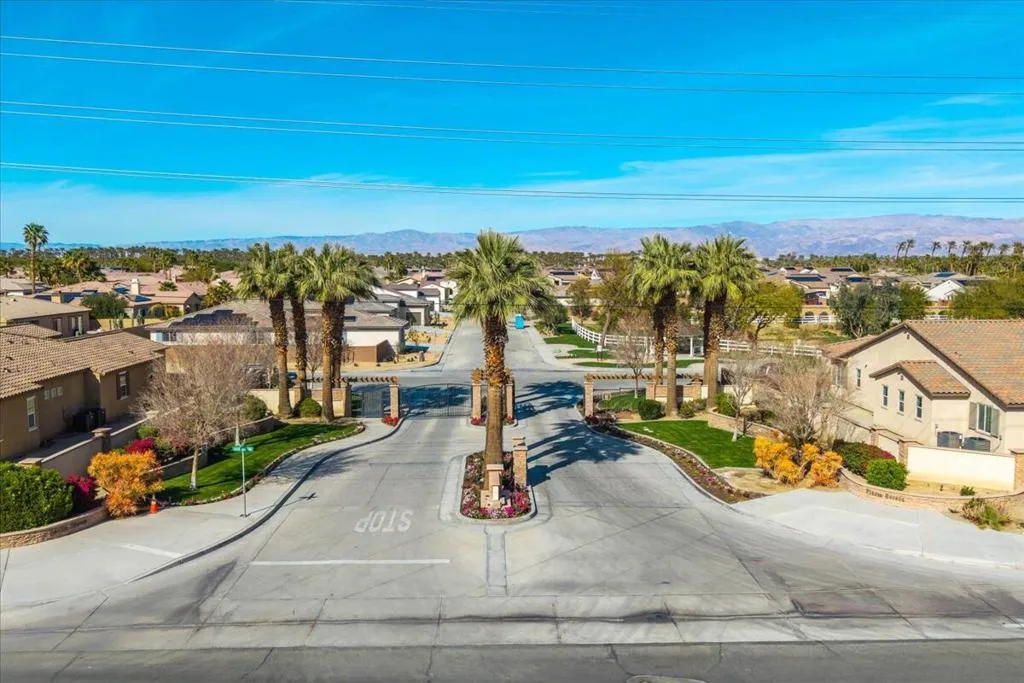 81835 Vida Bella Drive, La Quinta, California 92253 home-pic-47