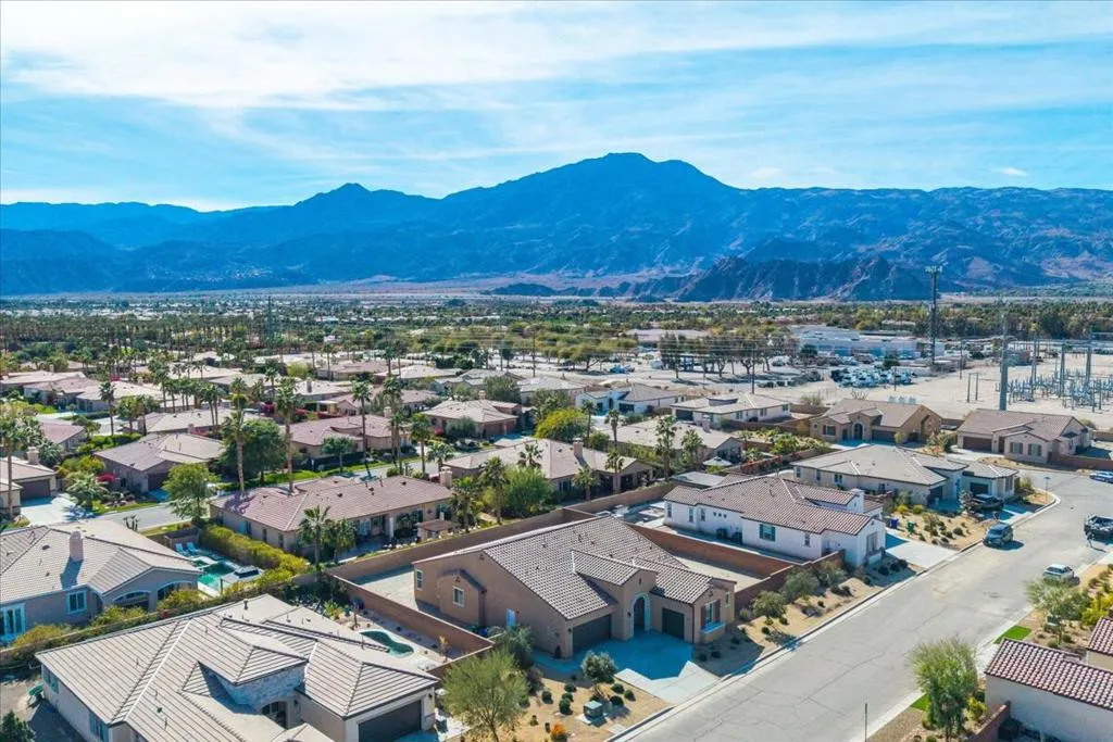 81835 Vida Bella Drive, La Quinta, California 92253 home-pic-38