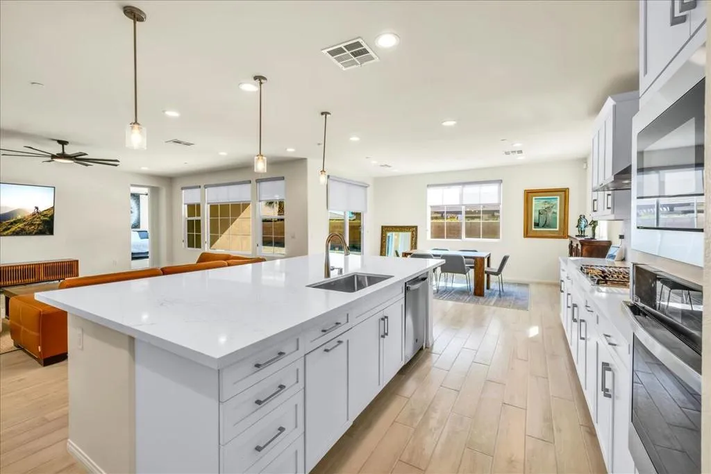 81835 Vida Bella Drive, La Quinta, California 92253 home-pic-1