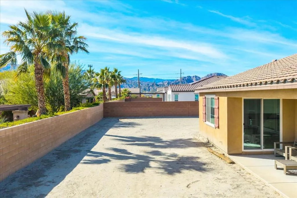 81835 Vida Bella Drive, La Quinta, California 92253 home-pic-34