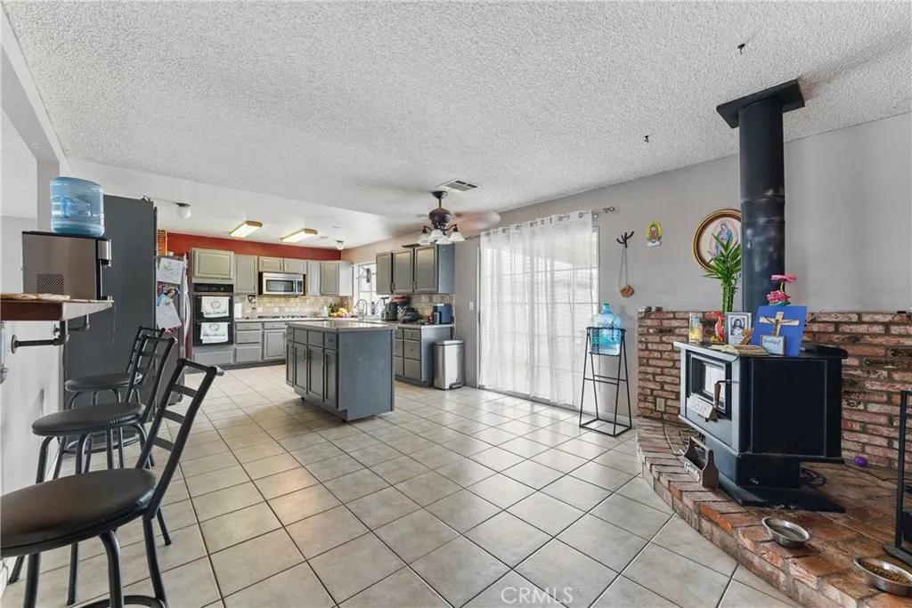 8806 E Avenue T14, Littlerock, California 93543 home-pic-8