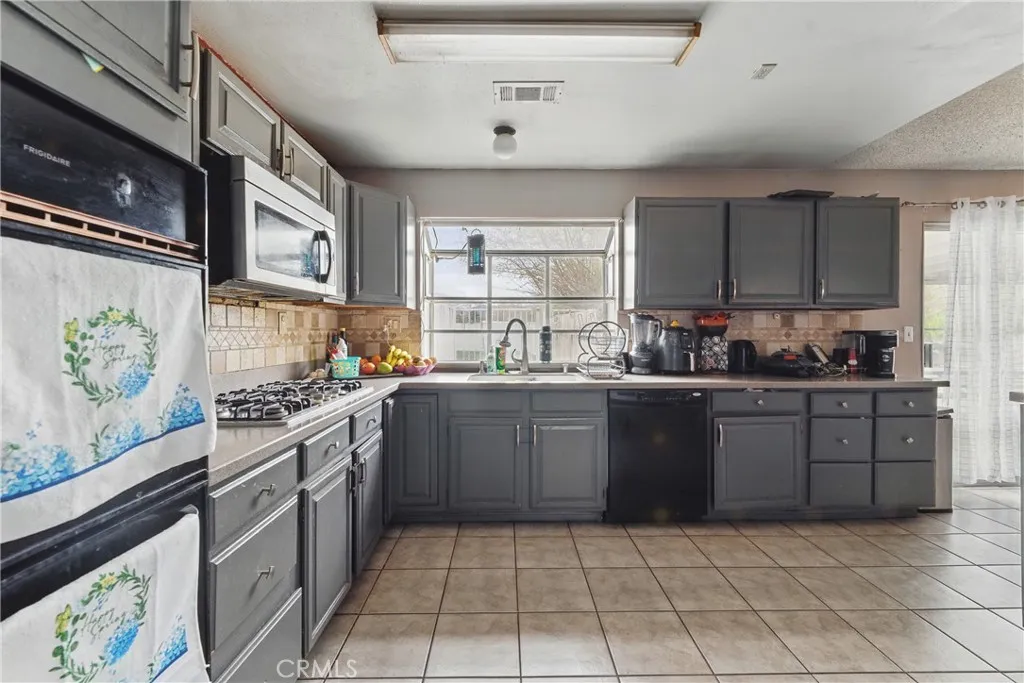 8806 E Avenue T14, Littlerock, California 93543 home-pic-12