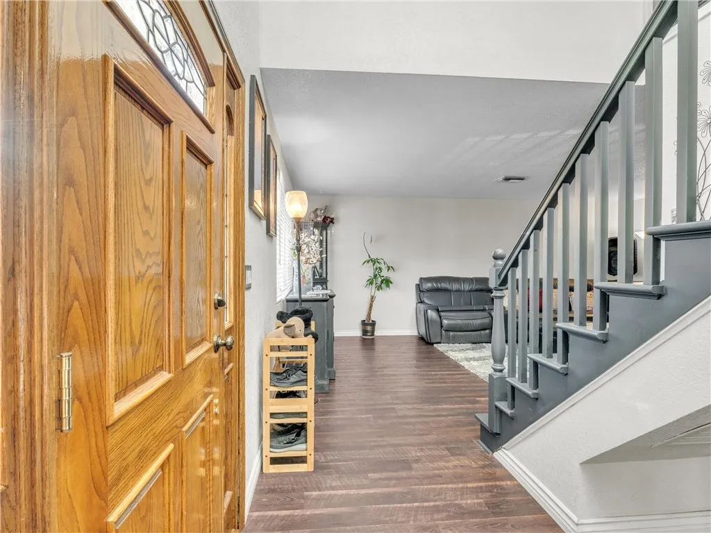 714 Appleton Road, Simi Valley, California 93065 home-pic-4