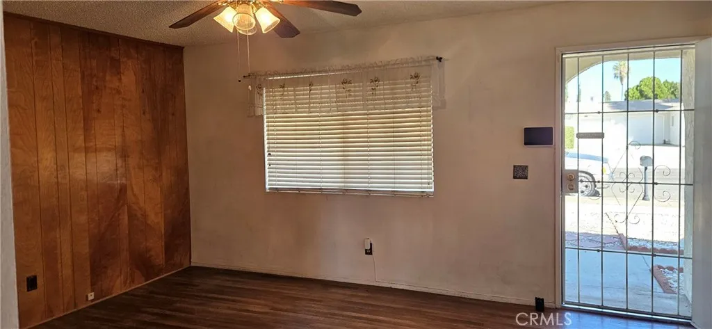 2363 W Oakland Avenue, Hemet, California 92545 home-pic-4