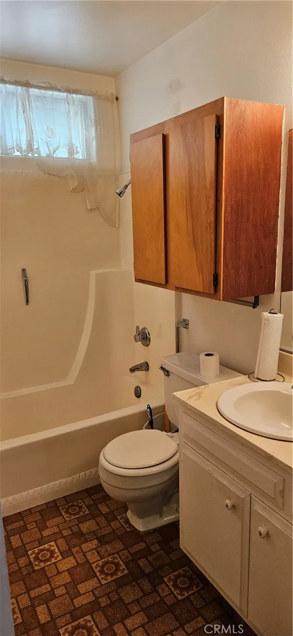 2363 W Oakland Avenue, Hemet, California 92545 home-pic-11