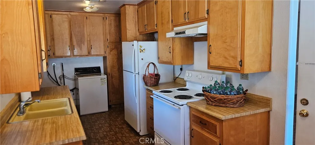 2363 W Oakland Avenue, Hemet, California 92545 home-pic-2
