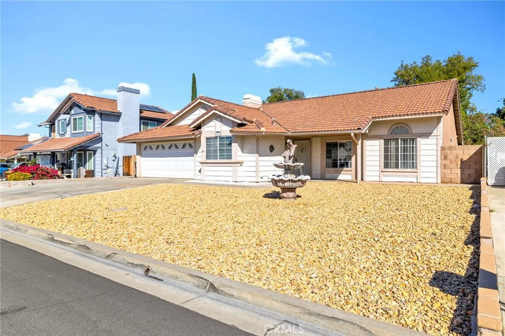 44244 Compiegne Drive, Hemet, California 92544 home-pic-1