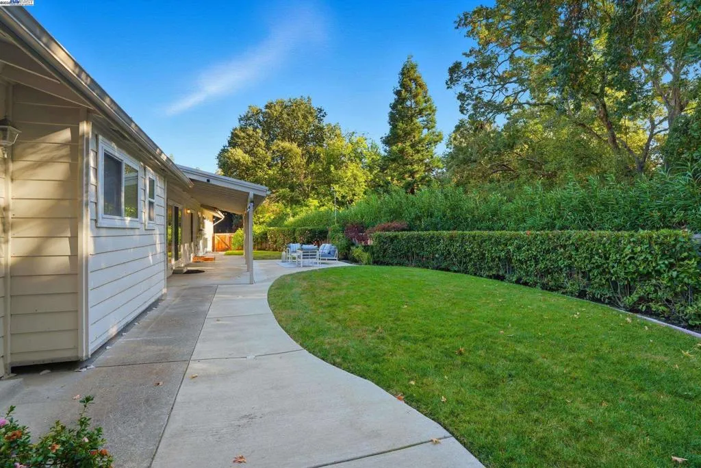 2402 Royal Oaks Drive, Alamo, California 94507 home-pic-33