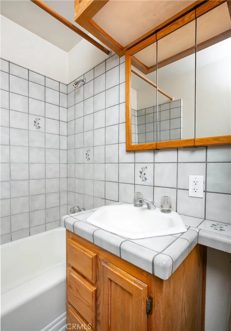 828 W Avenue J14, Lancaster, California 93534 home-pic-13