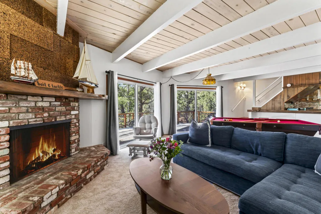 27622 W Shore Road, Lake Arrowhead, California 92352 home-pic-12