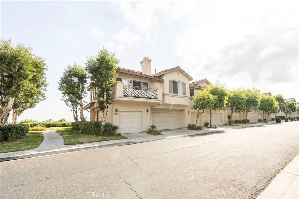 7917 E Viewrim, Anaheim Hills, California 92808 home-pic-1