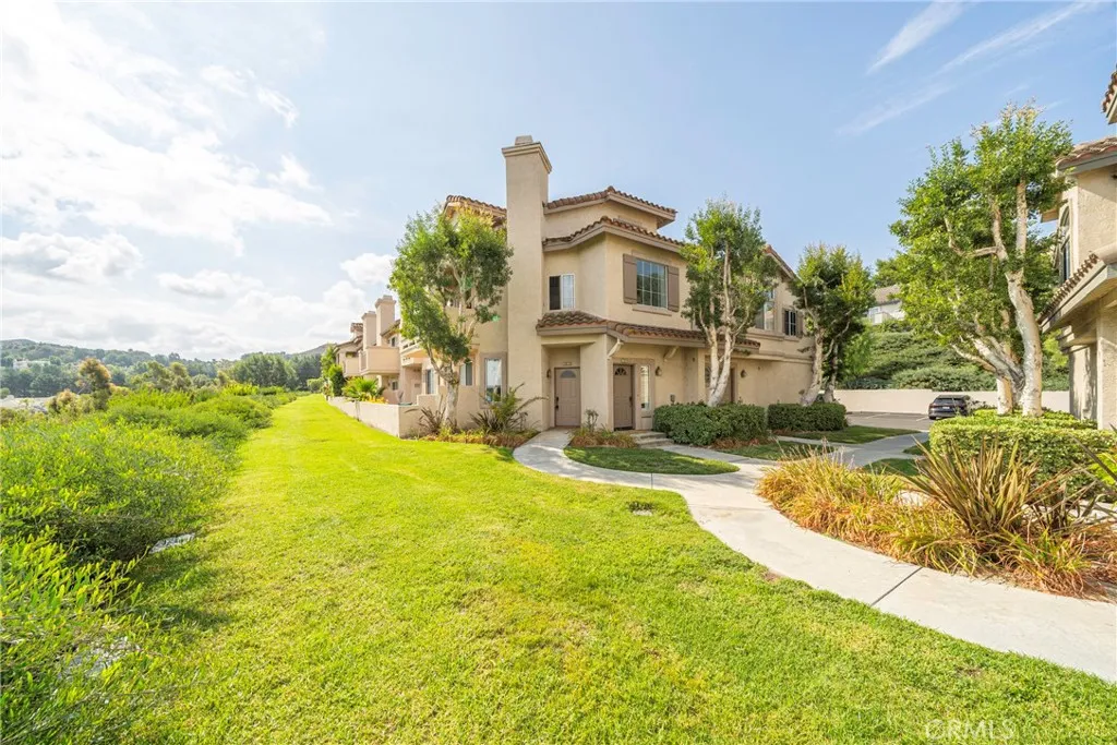 7917 E Viewrim, Anaheim Hills, California 92808 home-pic-0