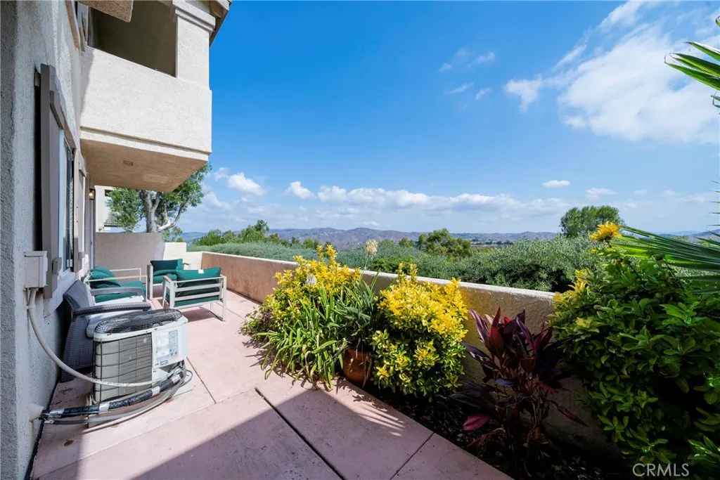 7917 E Viewrim, Anaheim Hills, California 92808 home-pic-28
