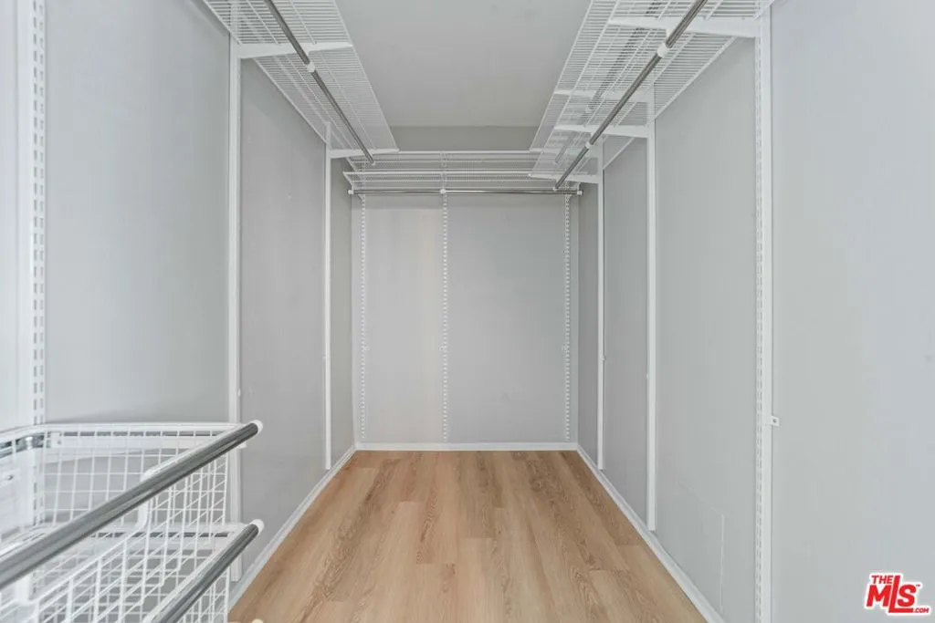 2320 S Bentley Avenue 207, Los Angeles, California 90064 home-pic-19