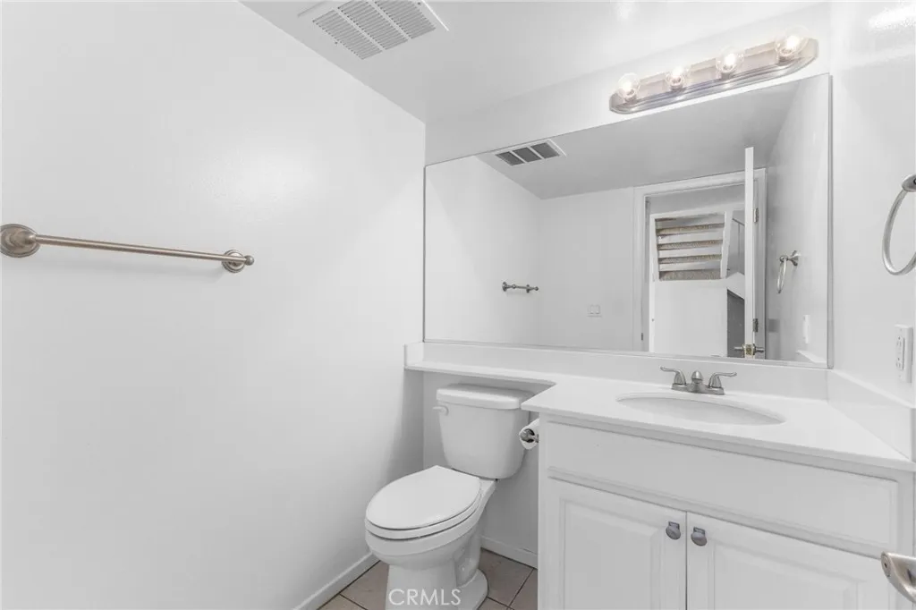 5 Locust, Irvine, California 92604 home-pic-36