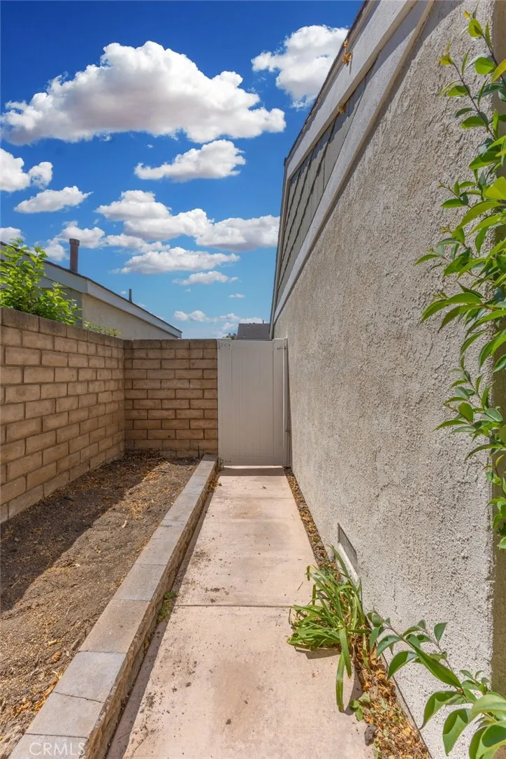 5 Locust, Irvine, California 92604 home-pic-45