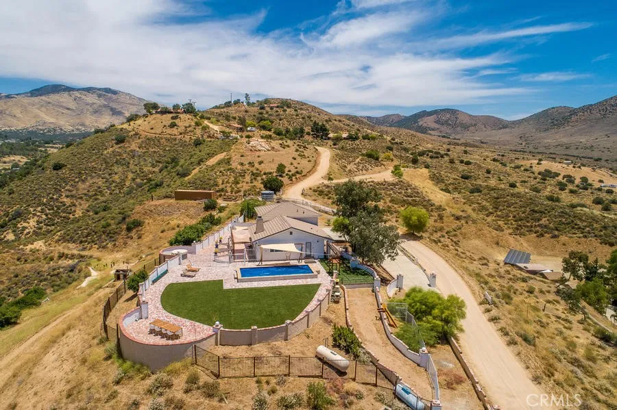 9175 Yucca Hills, Agua Dulce, California 91390 home-pic-2