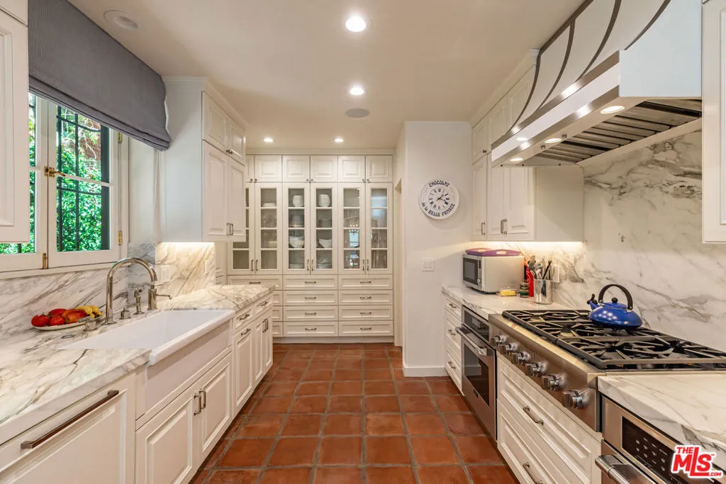 365 Comstock Avenue, Los Angeles, California 90024 home-pic-12