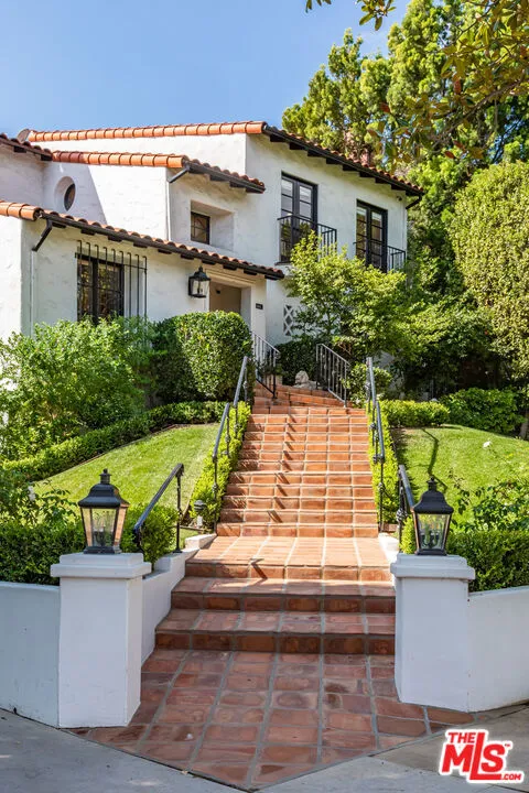 365 Comstock Avenue, Los Angeles, California 90024 home-pic-1