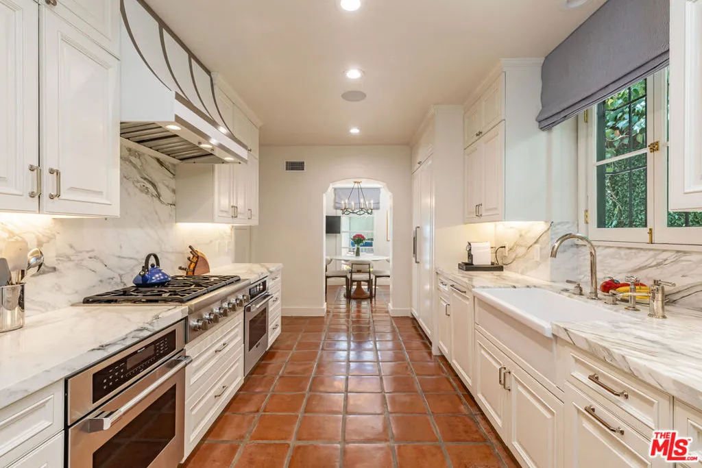 365 Comstock Avenue, Los Angeles, California 90024 home-pic-11