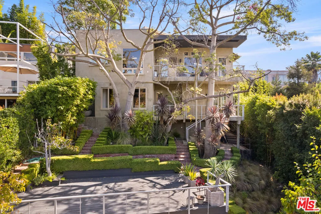 1415 Summitridge Drive, Beverly Hills, California 90210 home-pic-5