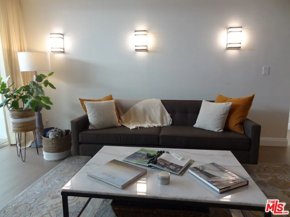 9950 Durant Drive 504, Beverly Hills, California 90212 home-pic-11