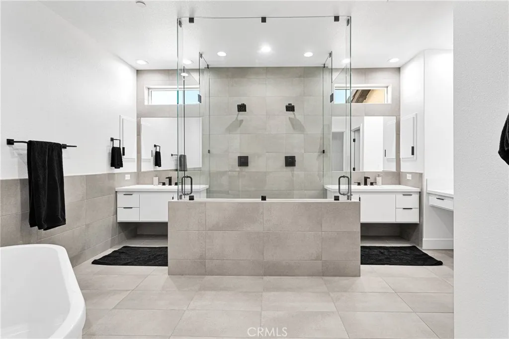 16383 Ridge View Drive, Apple Valley, California 92307 home-pic-26