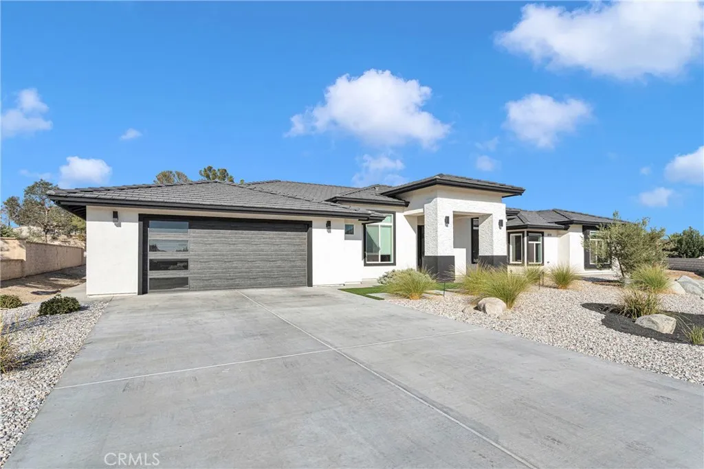 16383 Ridge View Drive, Apple Valley, California 92307 home-pic-3