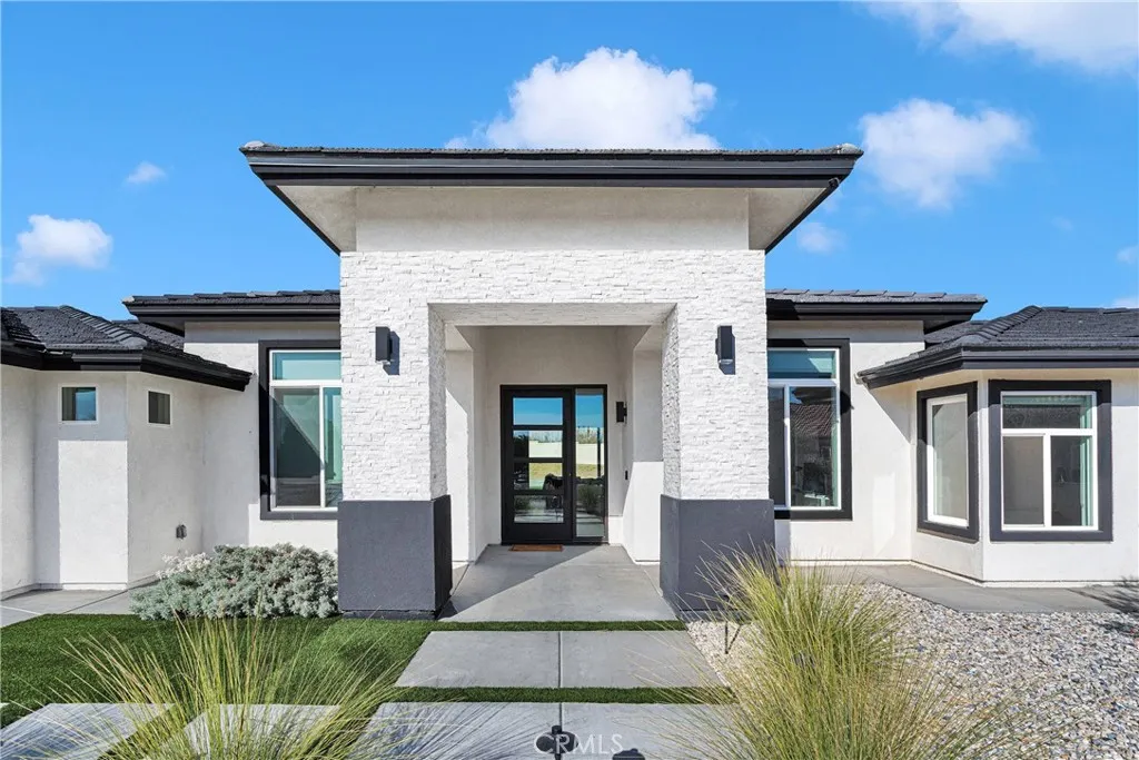 16383 Ridge View Drive, Apple Valley, California 92307 home-pic-4